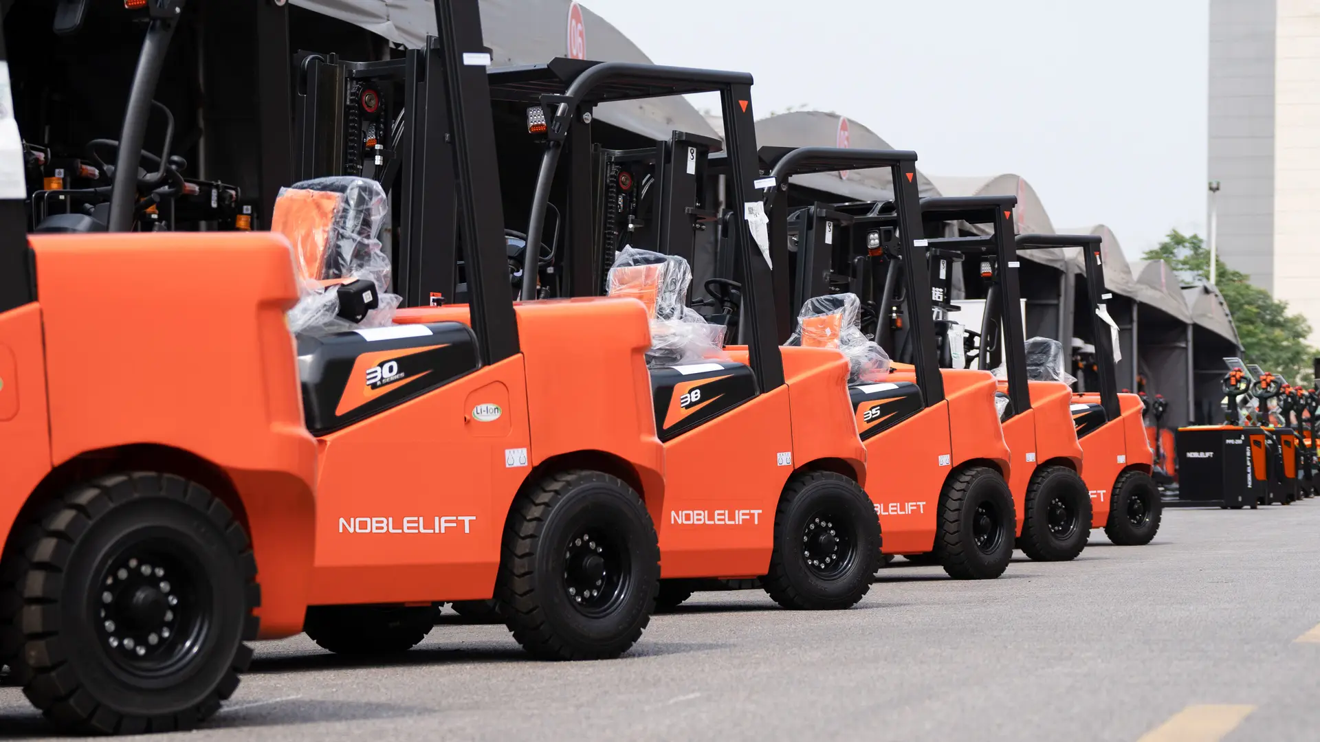 أسطول رافعات شوكية Noblelift